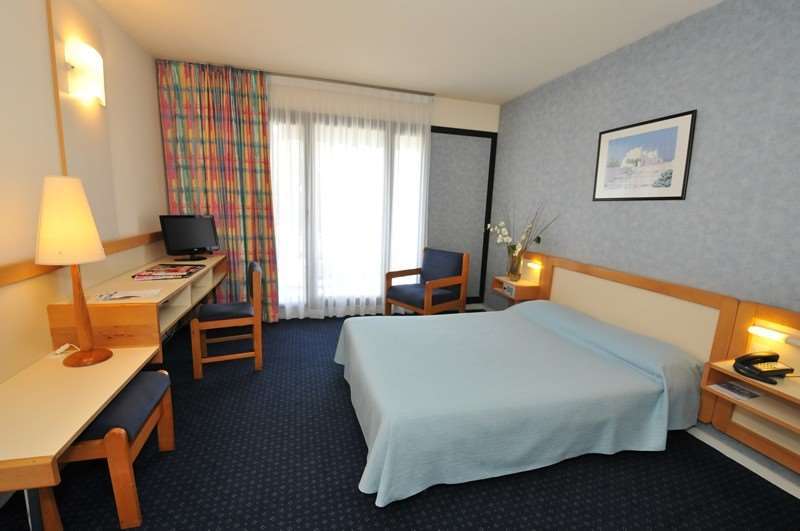 Brit Hotel Du Lac Saint-Paul-lès-Dax Étterem fotó